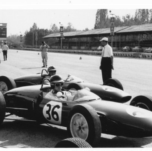 Essais du GP d'Italie sur le circuit du Monza: les 2 Lotus  d'Innes Ireland et de Jim Clark vont s'élancer... La course sera enduillé epar l'accident de Jim et de Von Trips